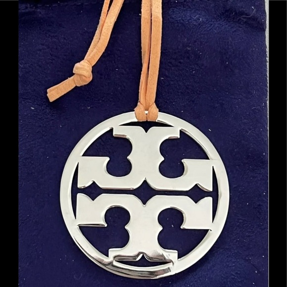 Authentic Tory Burch Silver & Coral Leather Logo With Coral Leather Necklace - Picture 8 of 11